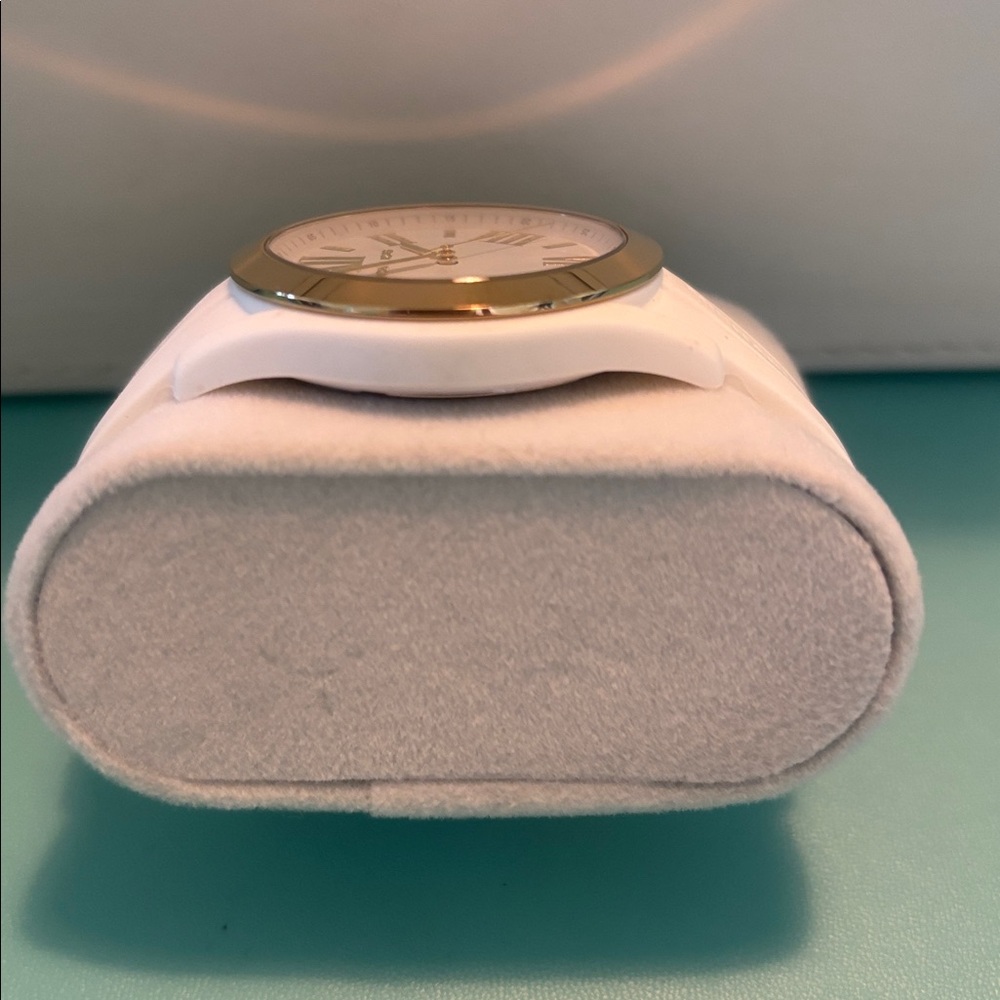 Michael Kors Gold and White Timepiece - Picture 3 of 4